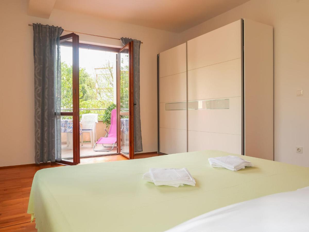Apartment Vera - Mlk325 By Interhome Malinska Bagian luar foto