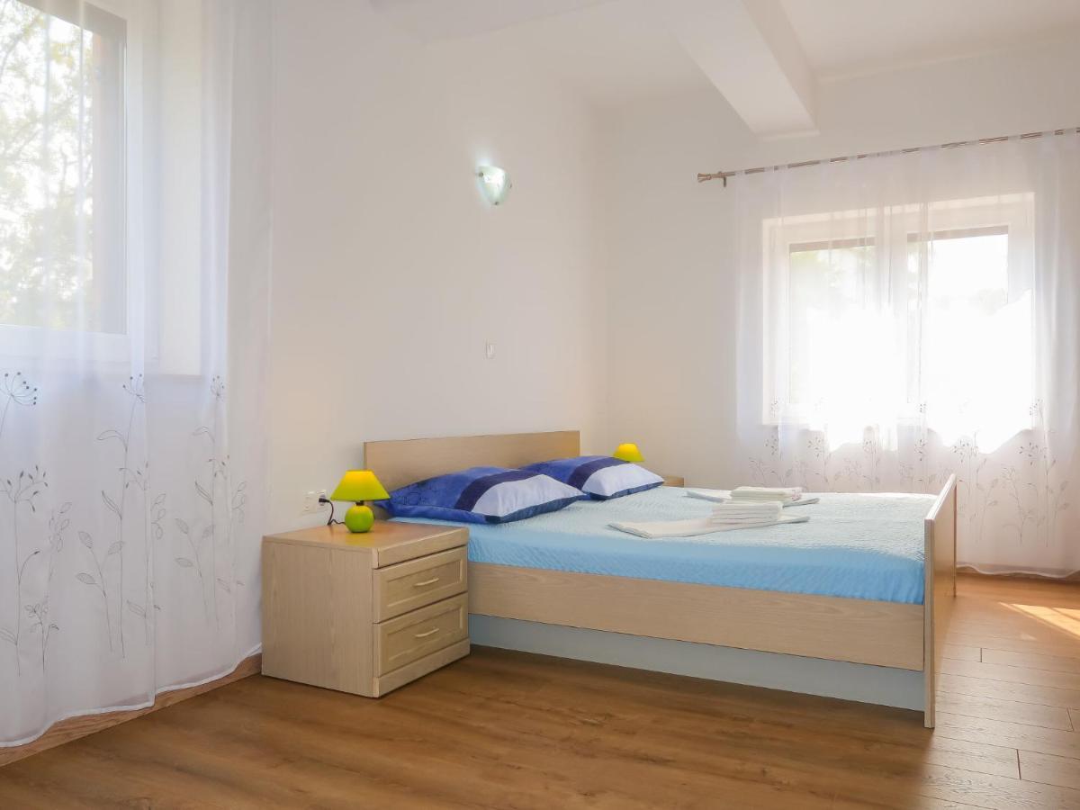Apartment Vera - Mlk325 By Interhome Malinska Bagian luar foto